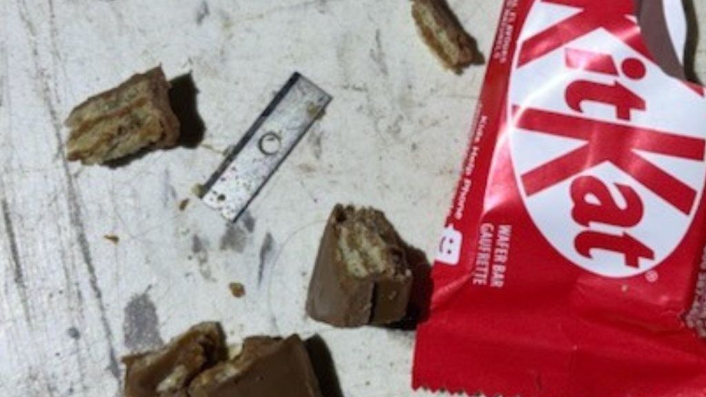 Razor found in northern Ontario child's Halloween candy, OPP investigating