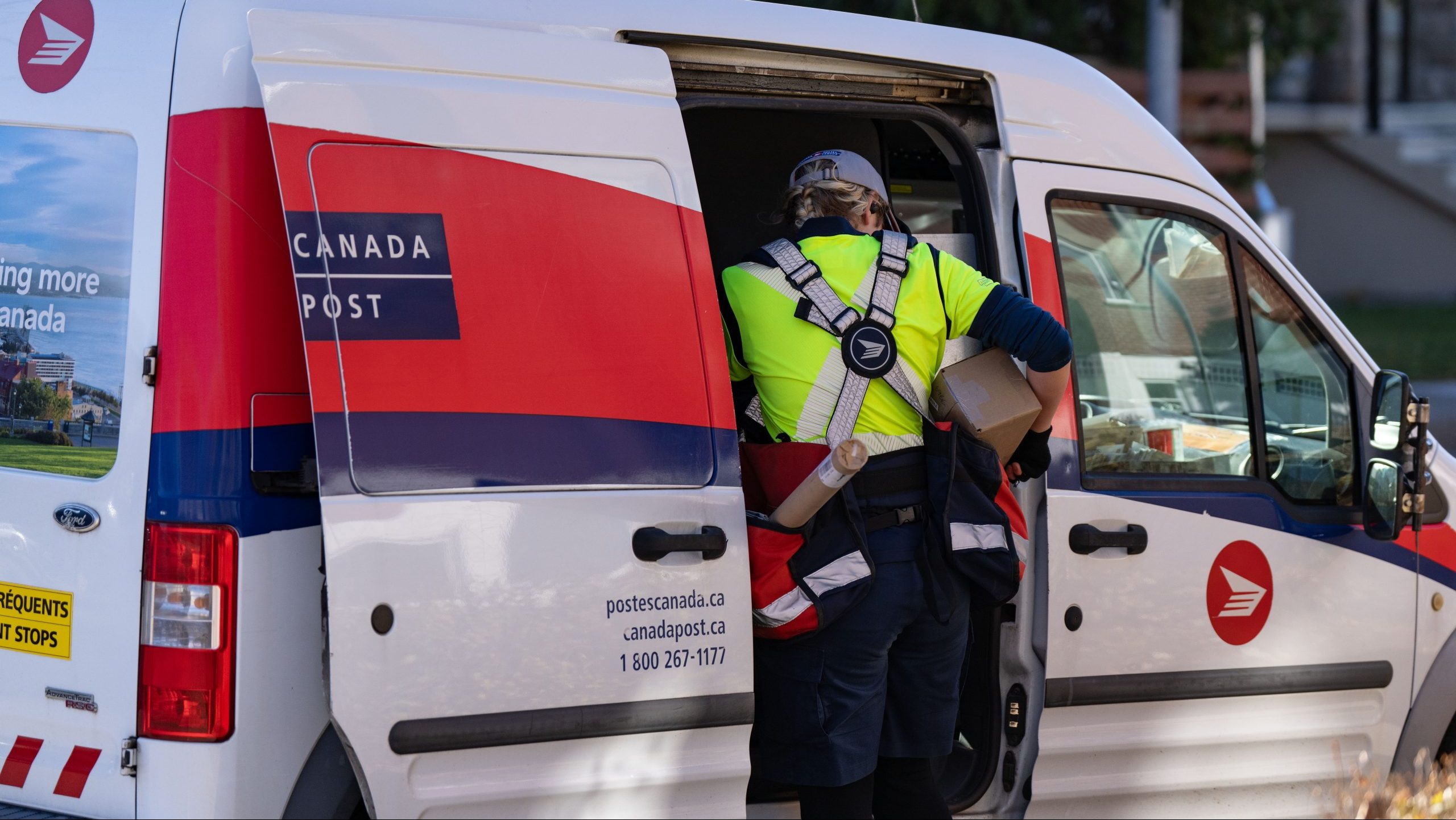 ‘Trying to exist’: Retailers on edge with Canada Post strike looming