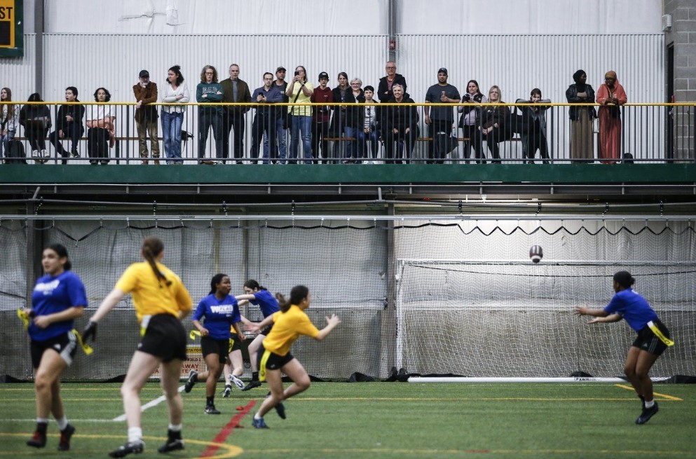 More Canadian girls playing organized sports, but still lagging behind boys, study shows