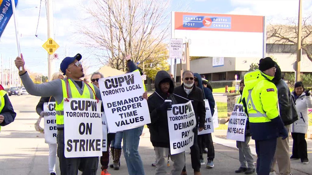 Canada Post strike jeopardizing fundraising drives for charities