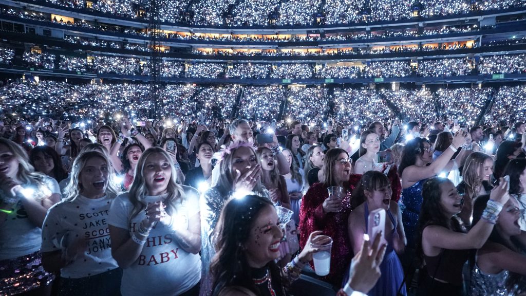 Taylor Swift fans set new record for mobile data use at Rogers Centre