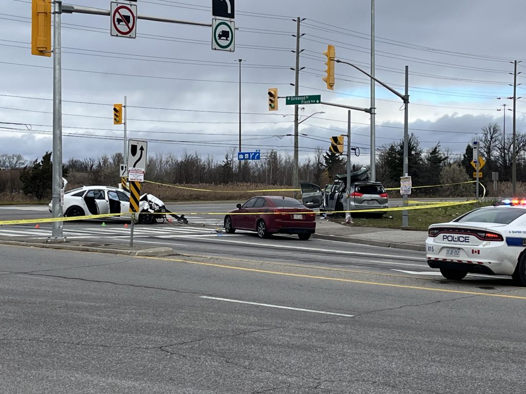 1 dead, 5 injured after two-car collision in Brampton