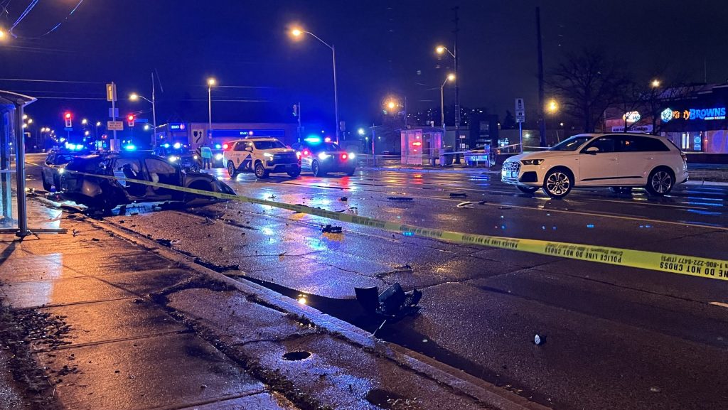 4 injured in crash involving stolen vehicle in Scarborough, SIU notified