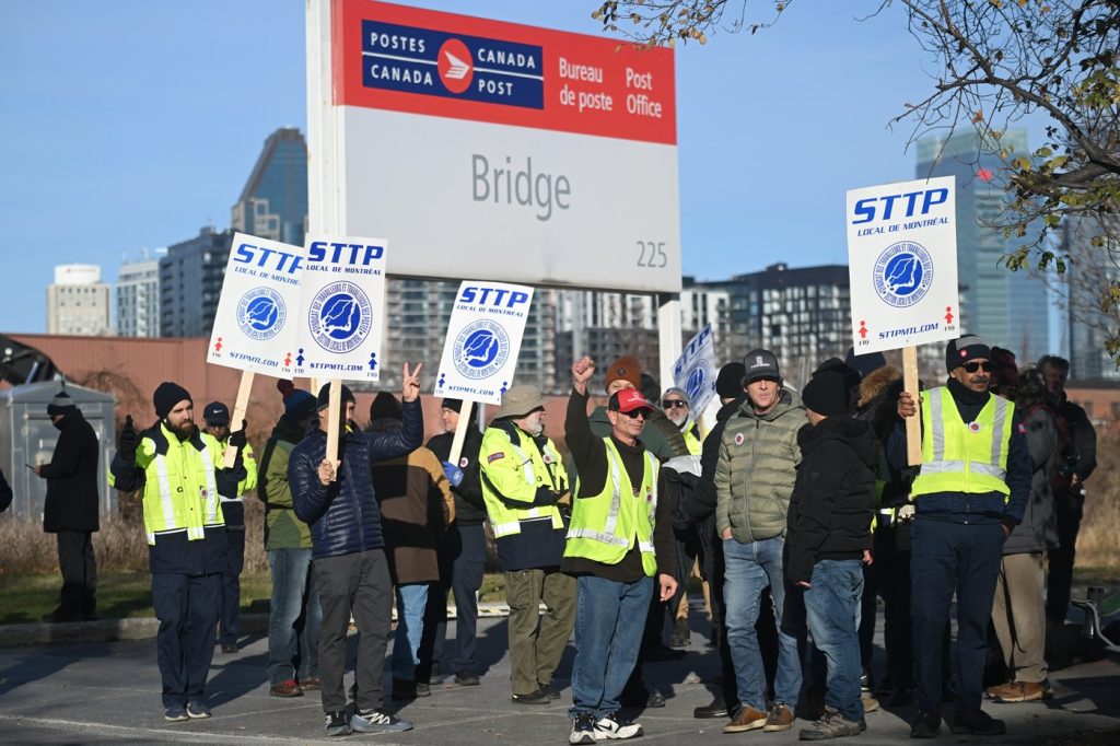 Canada Post, union sit down with mediator, but still ‘far apart’ as strike drags on