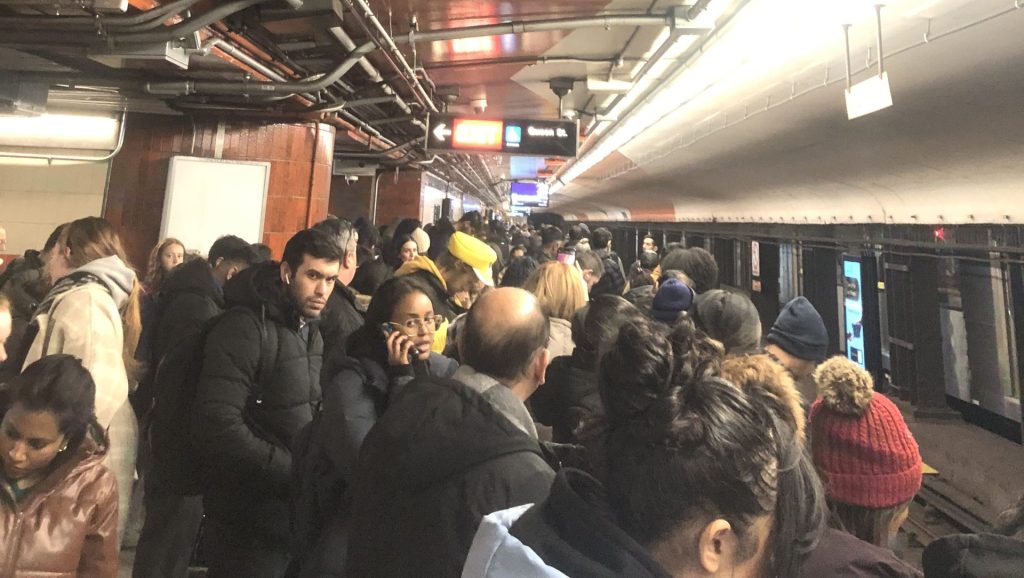 Signal problems cause delays on Line 1 between Finch and St. George