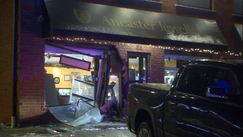 Truck crashes through Ancaster jewellery store in latest smash-and-grab robbery, 5 arrested