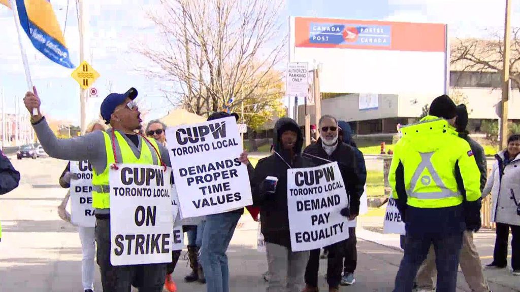 'Not good enough': Postal workers say latest offer from Canada Post far from adequate