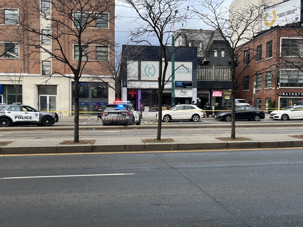 3 people injured in downtown Toronto shooting