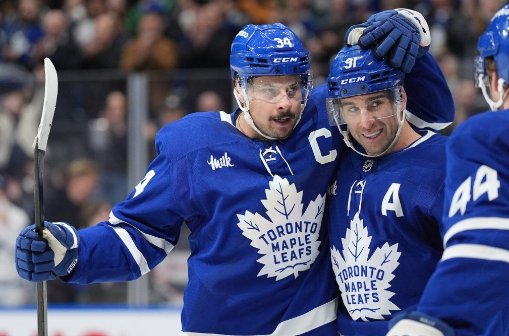 Tavares hat trick sparks Maple Leafs rally in win over Sabres