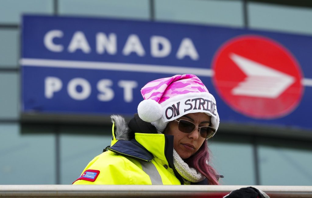 Tensions rising between Canada Post, union as strike nears four-week mark