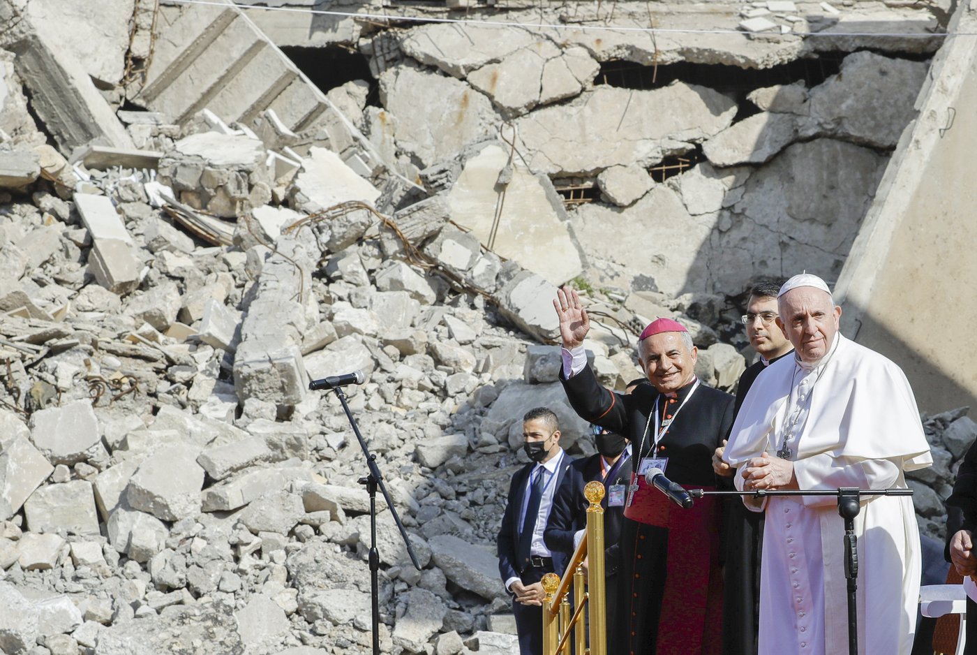 Pope in autobiography reveals an apparent bombing plot during his 2021 visit to Iraq