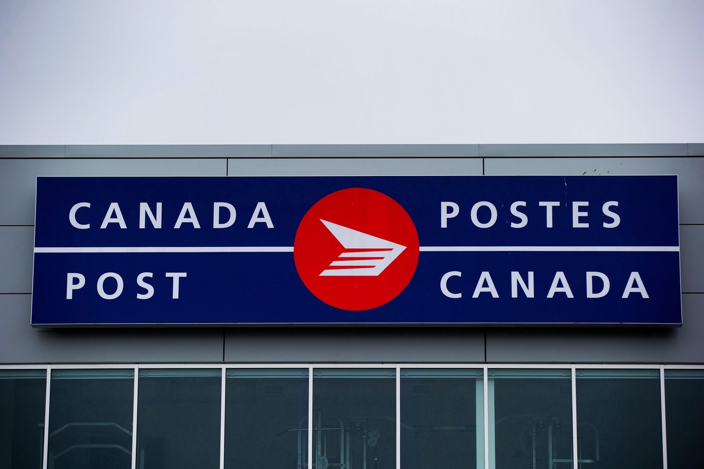 Canada Post lays off 50 managers amid ‘financial struggles’