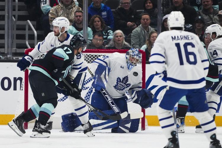 Maple Leafs defeat Kraken with strong performance from Stolarz