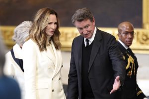 ‘Forget about the past’: Fans weigh in on criticism of Wayne Gretzky over Trump ties