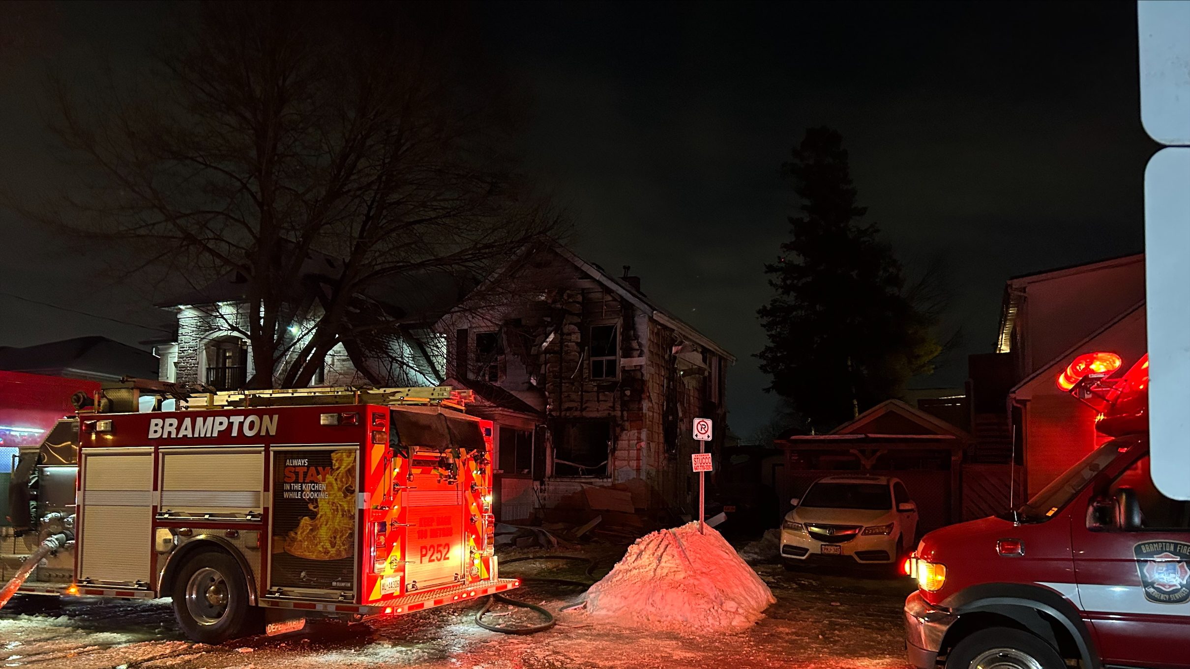 Police investigating house fire in Brampton, 1 man injured