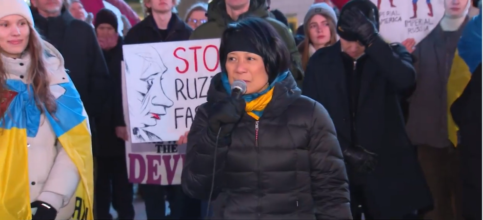 ‘Thank you, Canada’: Hundreds rally in Toronto for Ukraine after U.S. halts military aid