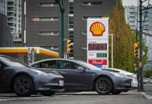 Canadians’ interest in buying an EV falls for third year in a row: AutoTrader survey