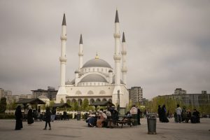 A magnitude 6.2 quake shakes Istanbul and injures more than 230 people