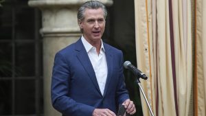 ​California governor urges Canadians to reconsider U.S. travel boycott amid tariff dispute​