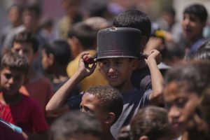 Hungry Palestinians in Gaza block UN aid trucks. Hamas responds to a ceasefire proposal