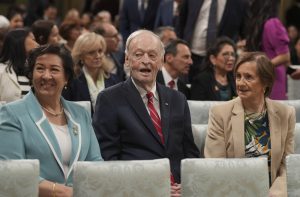 Former PM Chrétien misses throne speech due to minor heart surgery
