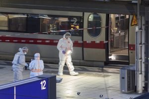 A stabbing at Hamburg’s central train station causes multiple injuries. A woman is arrested