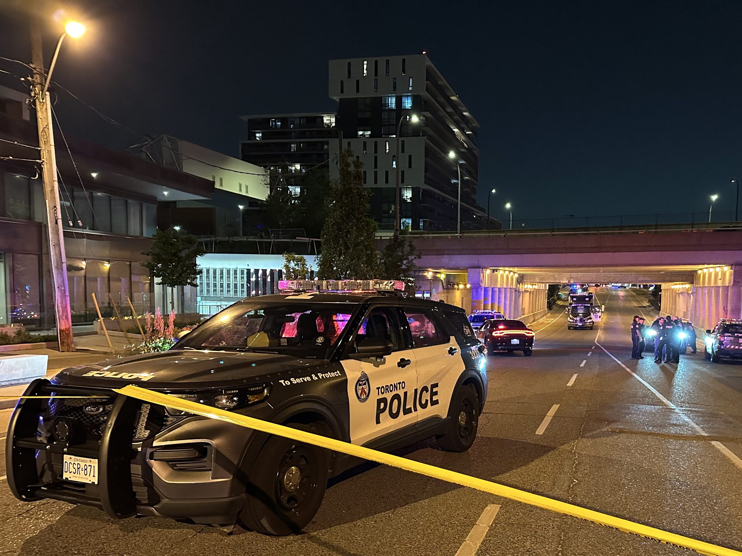 1 man dead after North York shooting, 5 others sent to hospital