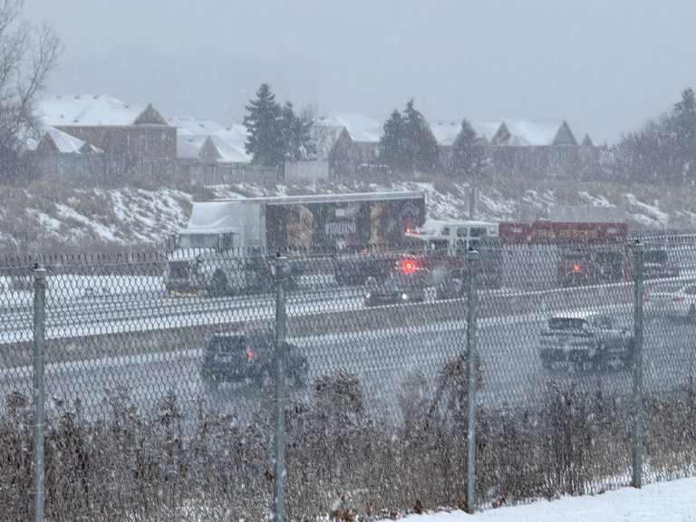 2 people killed, 1 man in hospital after serious crash on Hwy. 400