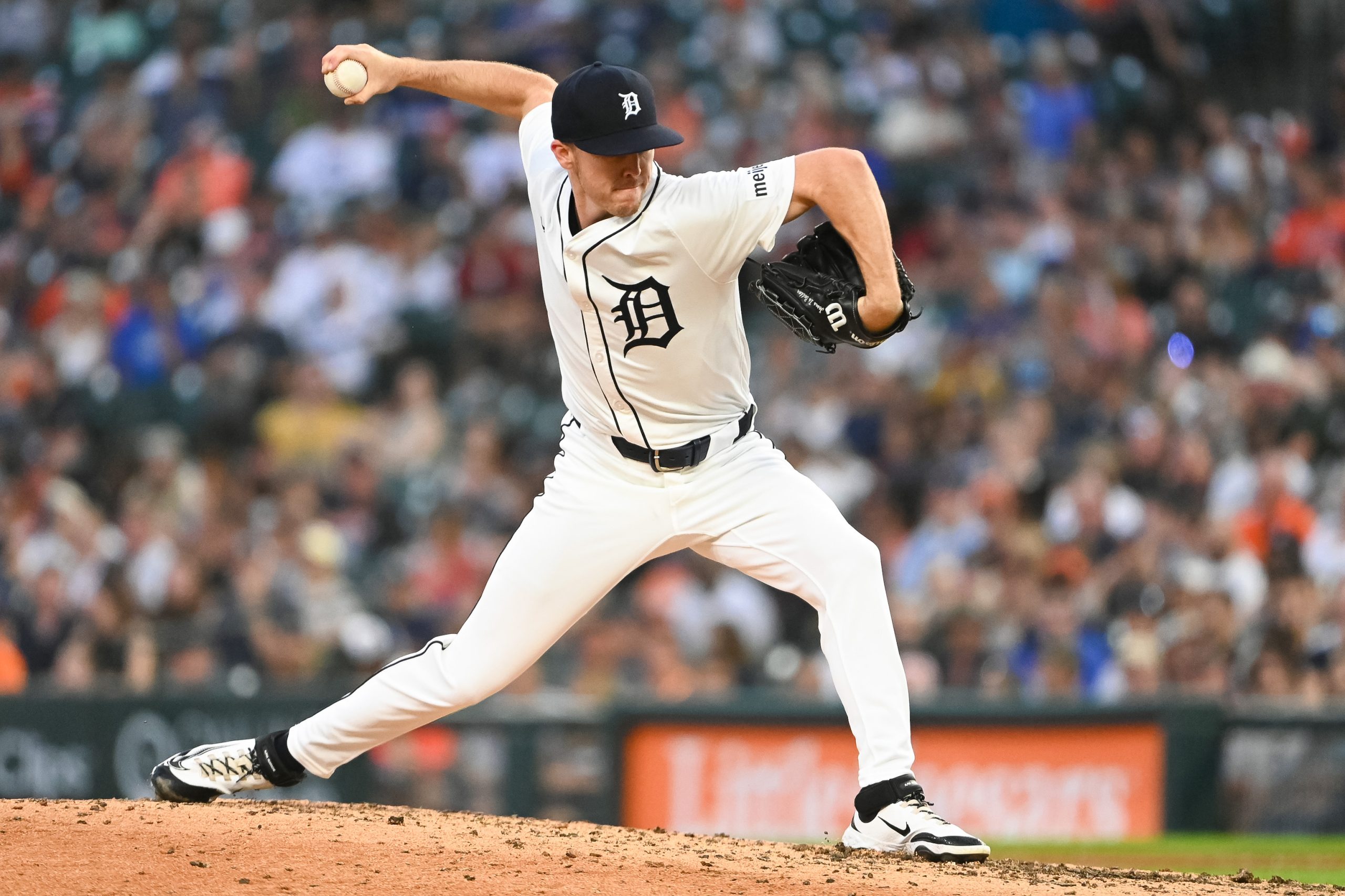 Blue Jays acquire right-hander Chase Lee from Tigers for lefty Johan Simon
