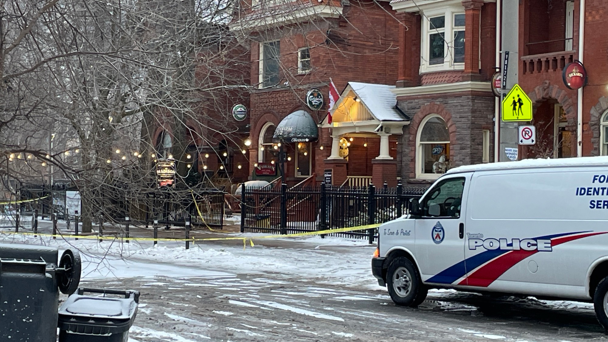 As many as 5 suspects sought in early morning stabbing