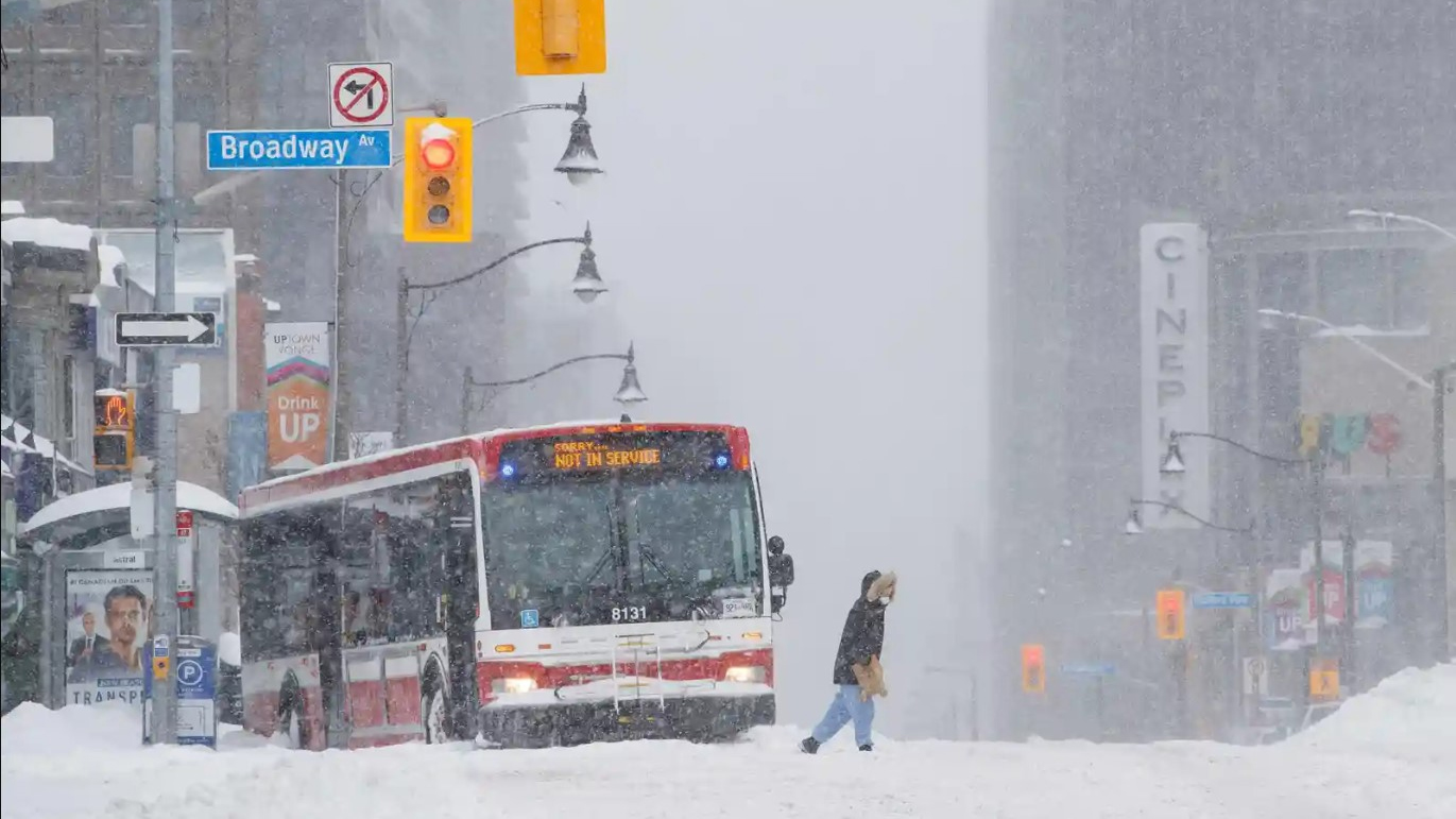 Monday snowfall in Toronto, GTA could prove ‘problematic’ for morning commute