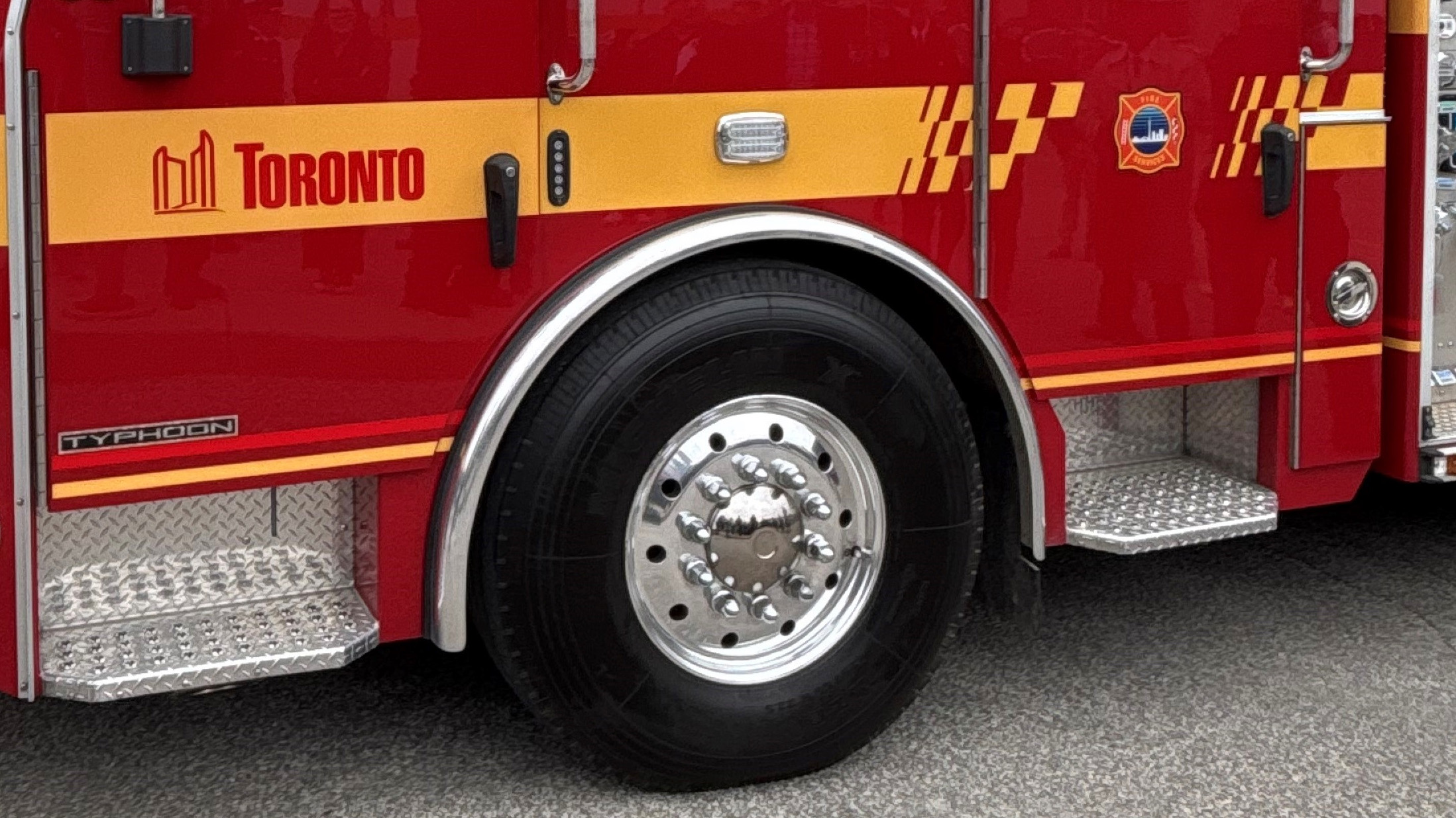 ‘Elderly man’ rescued from midtown Toronto fire