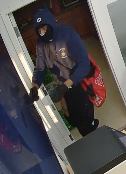 4 suspects sought in armed robbery at Hamilton Cash for Gold store