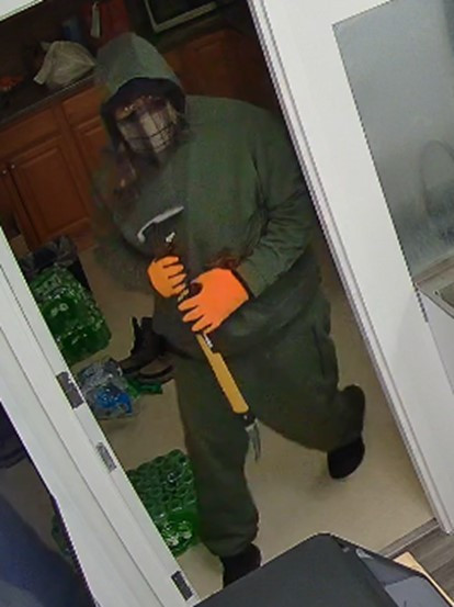 4 suspects sought in armed robbery at Hamilton Cash for Gold store