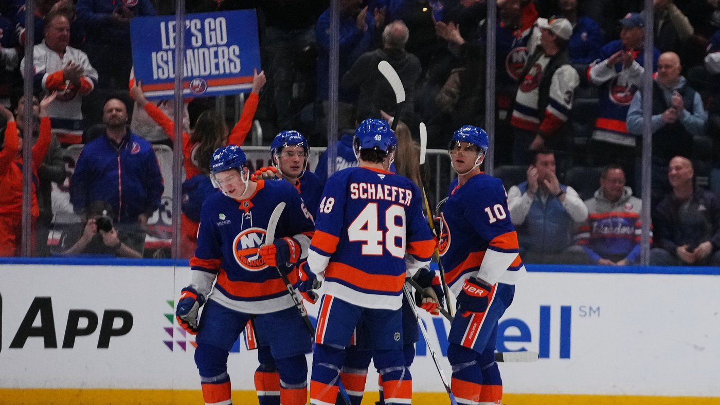 Islanders top Maple Leafs 5-3 as Schaefer matches record for goals by rookie defenseman