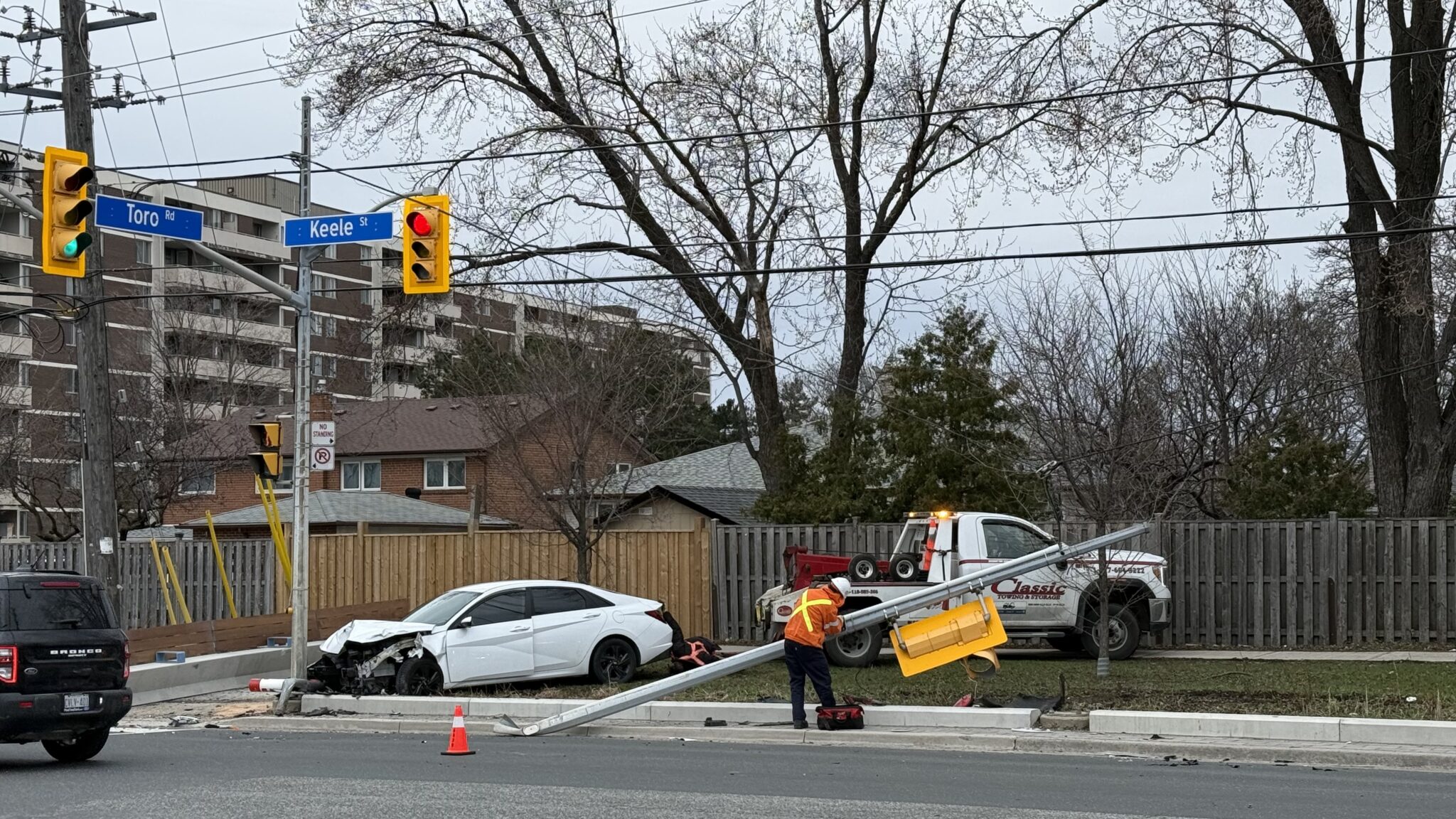 Man accused of impaired driving after crashing into light pole: Toronto ...