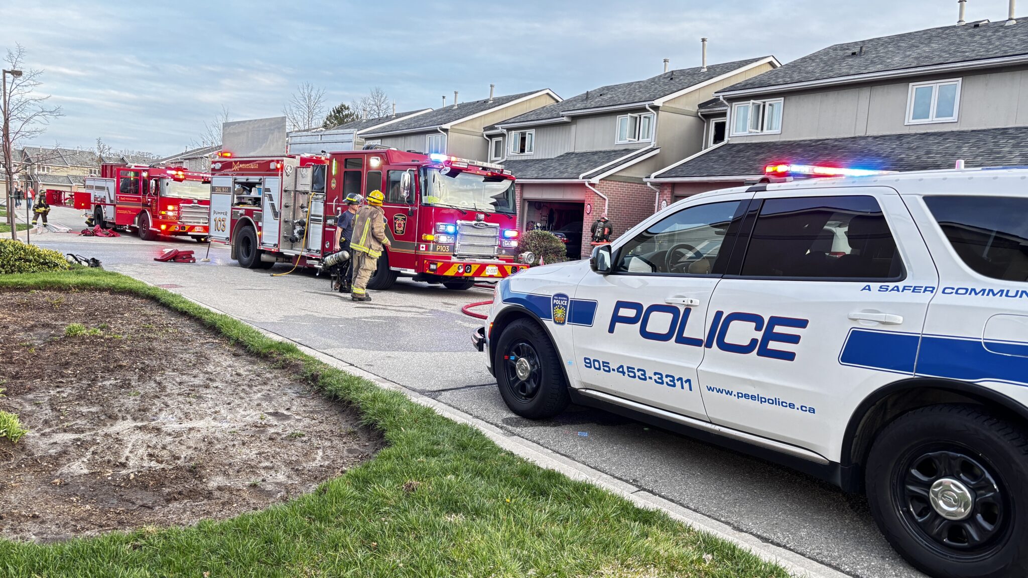 3 people rushed to hospital after Mississauga townhouse fire
