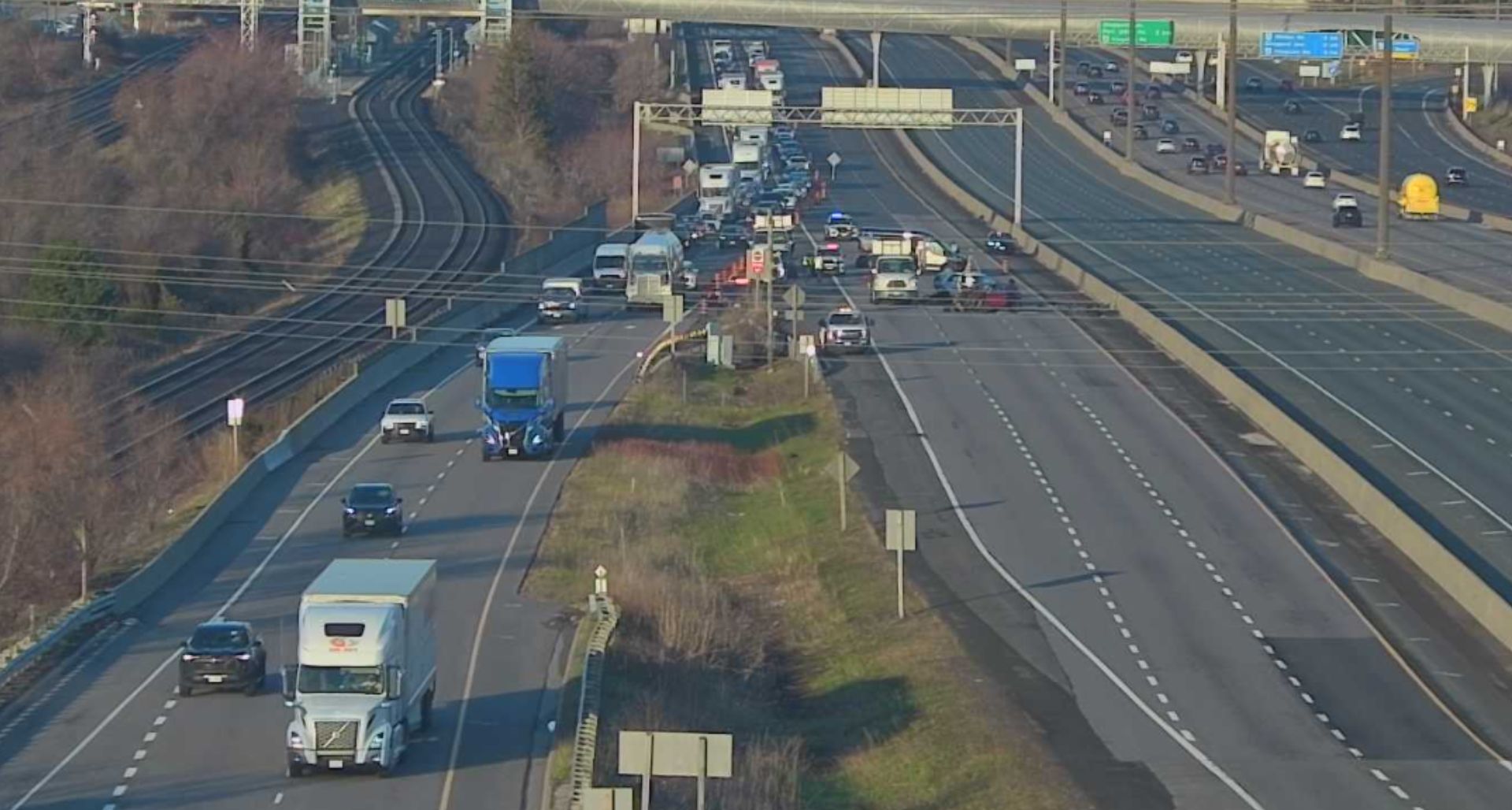 1 person dead after car crash on Hwy. 401 in Pickering