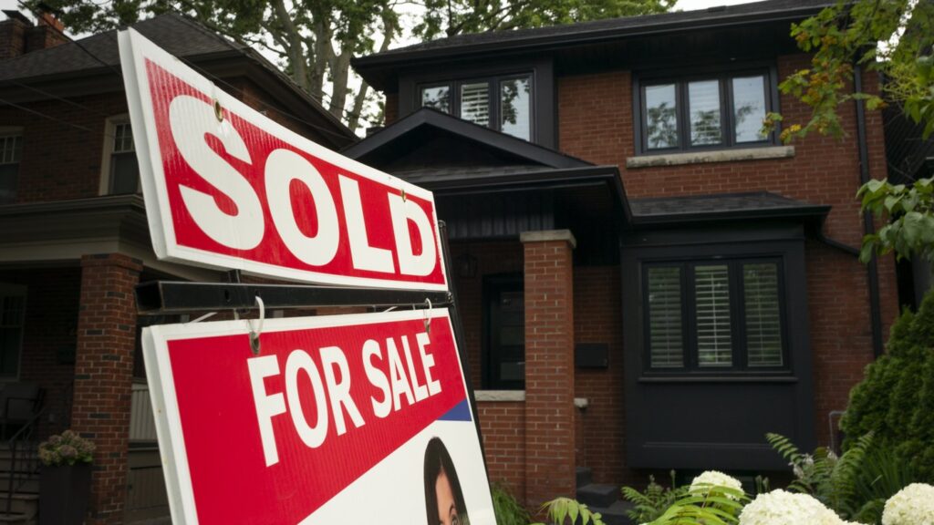 Toronto's real estate board says sales rose in March as prices continued to decline. (Oct. 3, 2025)