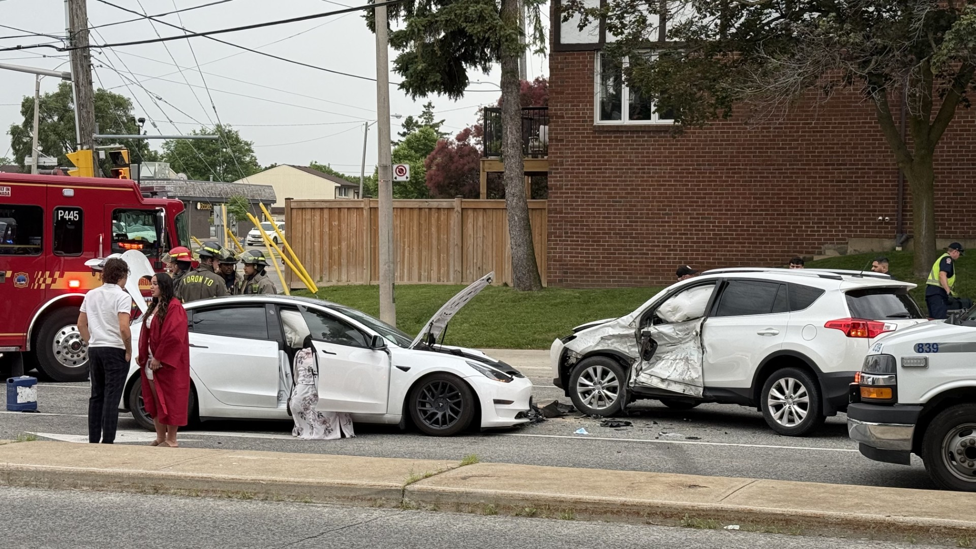 2‑vehicle crash closes southbound Renforth Drive, delays reported in Etobicoke