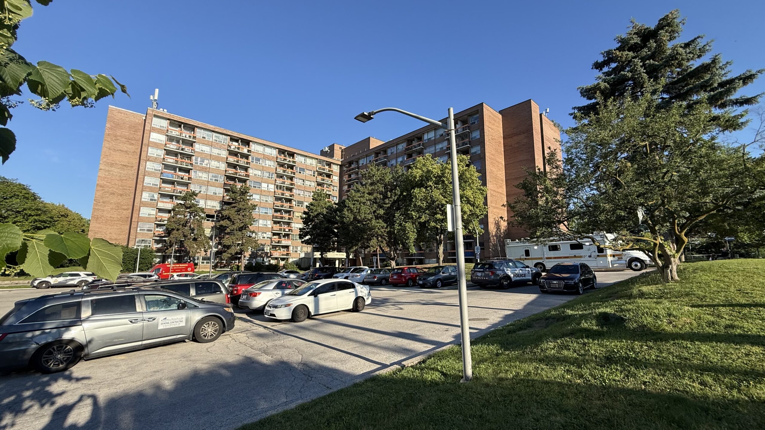 1 person killed in North York blaze