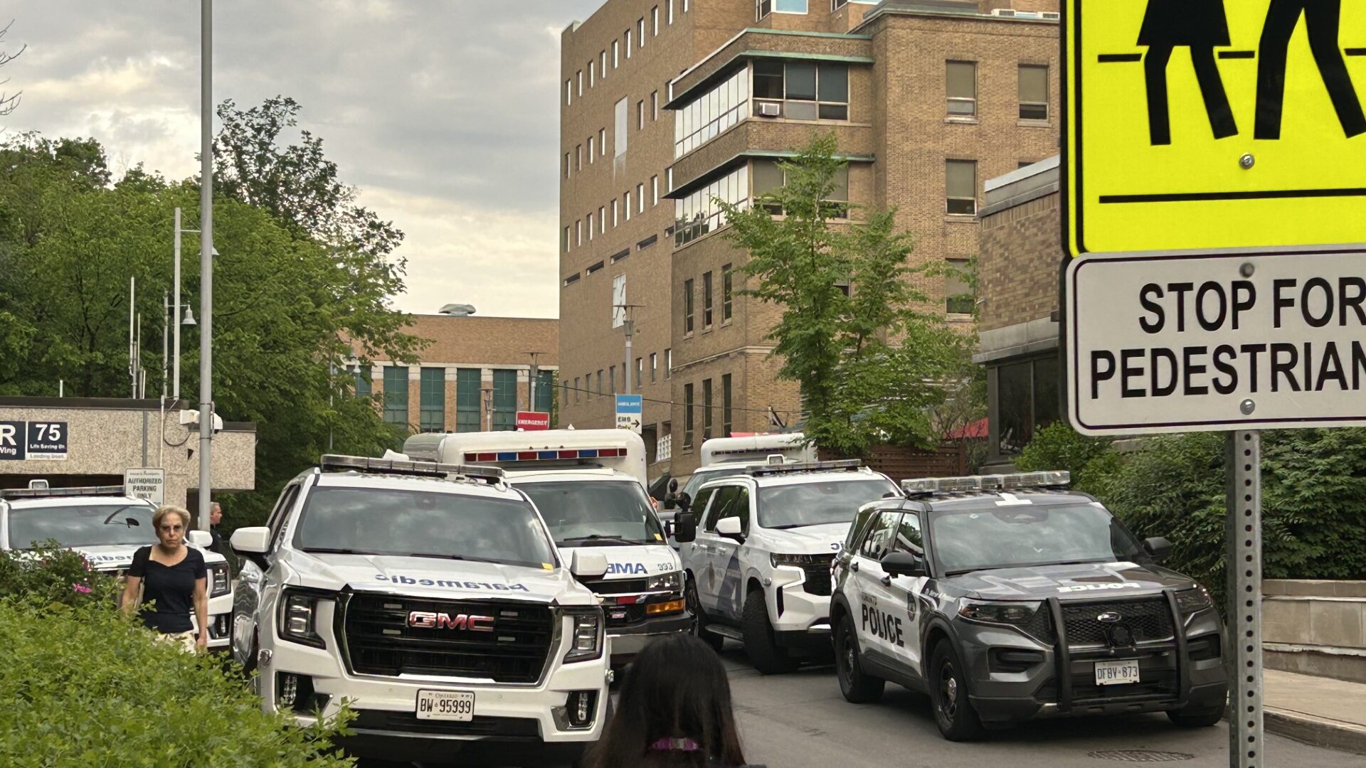 Toronto police officer among 2 people critically injured after shots fired in North York