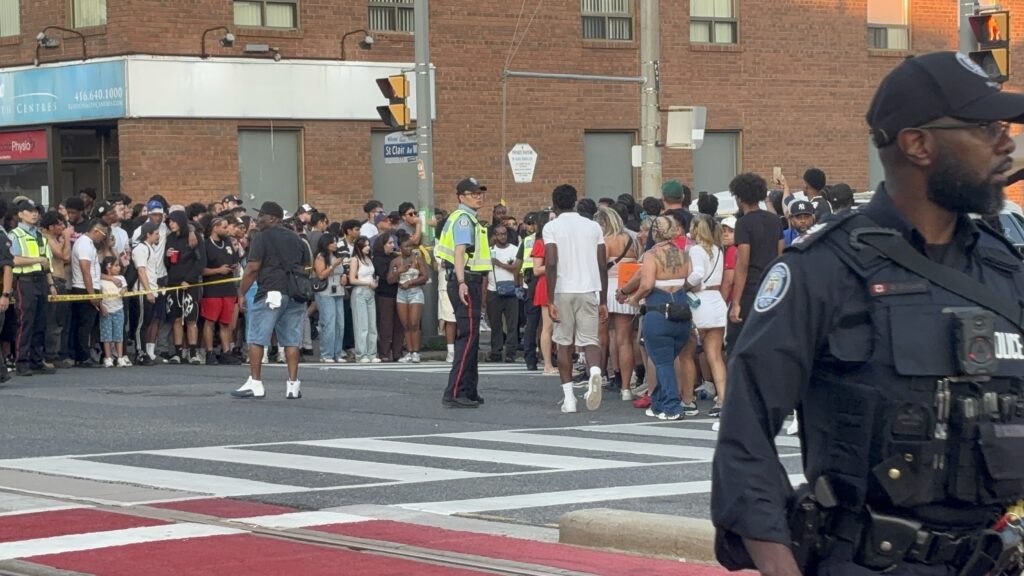 2 people killed in mass shooting at Toronto’s Salsa on St. Clair festival