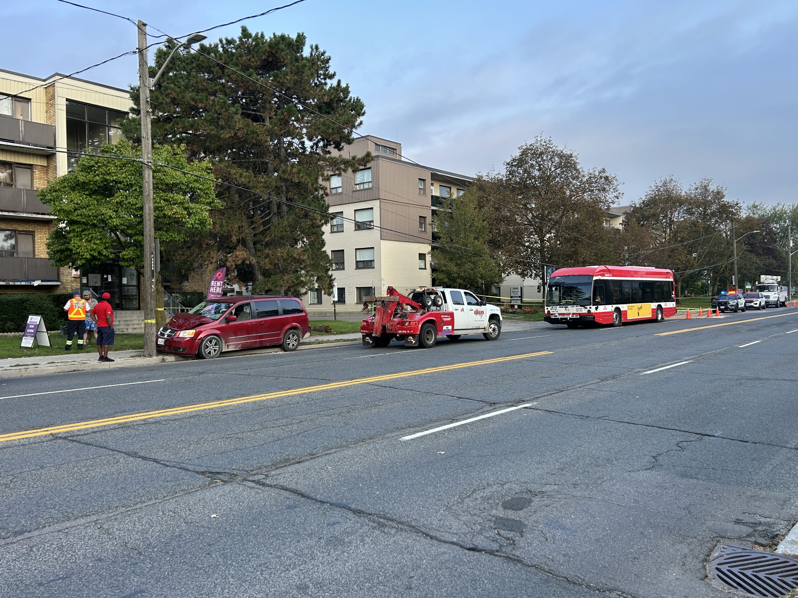 Car hits hydro pole, cutting power in North York