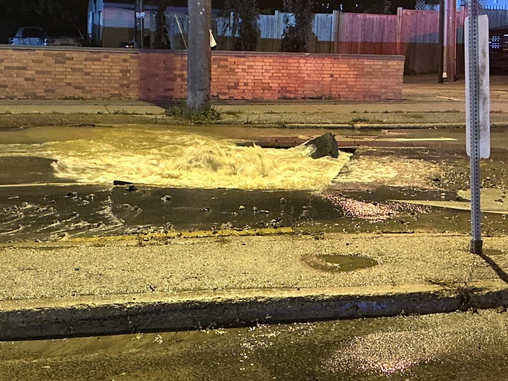 Watermain break blocks Midland Avenue in Scarborough